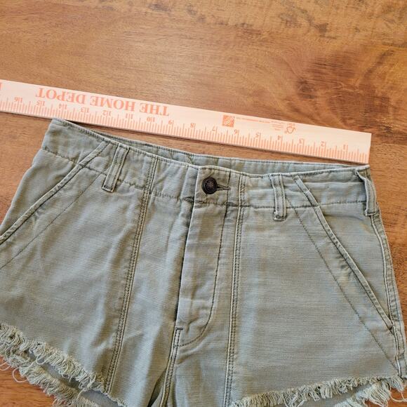 Free People Distressed Shorts Womens 6 Green Daisy Dukes BOHO Festival - Picture 9 of 11